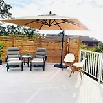 Stylish Cozy One Bedroom Studio With Free Parking