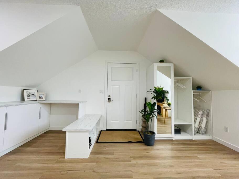 Stylish Cozy One Bedroom Studio With Free Parking Victoria