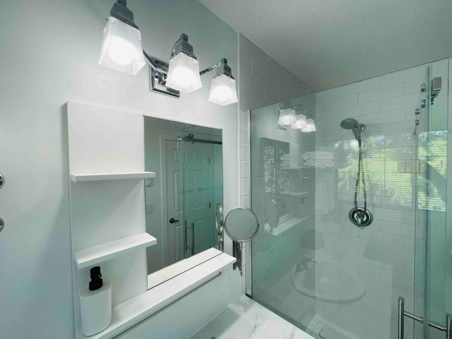 Stylish Cozy One Bedroom Studio With Free Parking